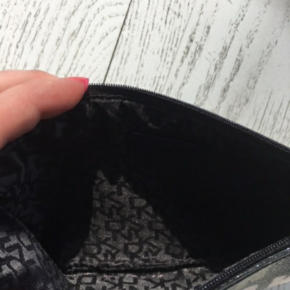 BUNDLE ONLY🆕DKNY Pouchette - Picture 3 of 3
